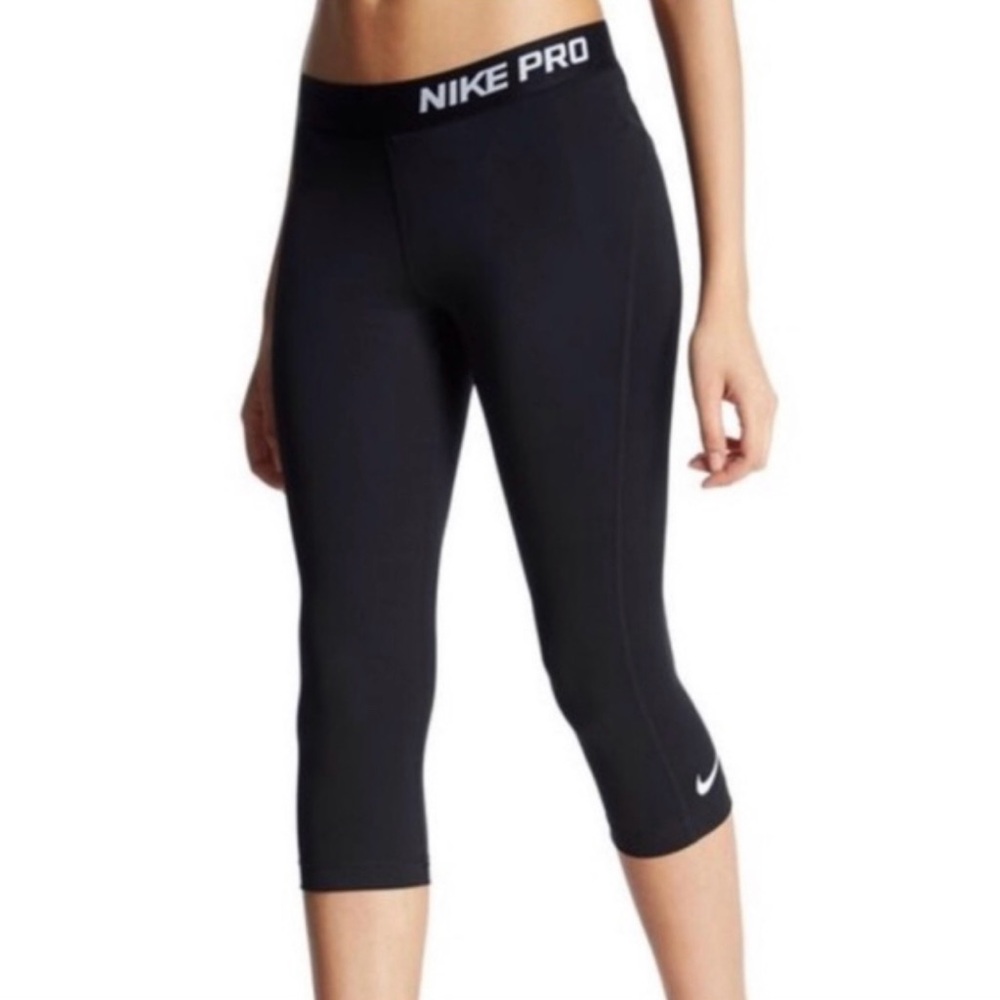 Nike Pro Women's Black Capri Leggings